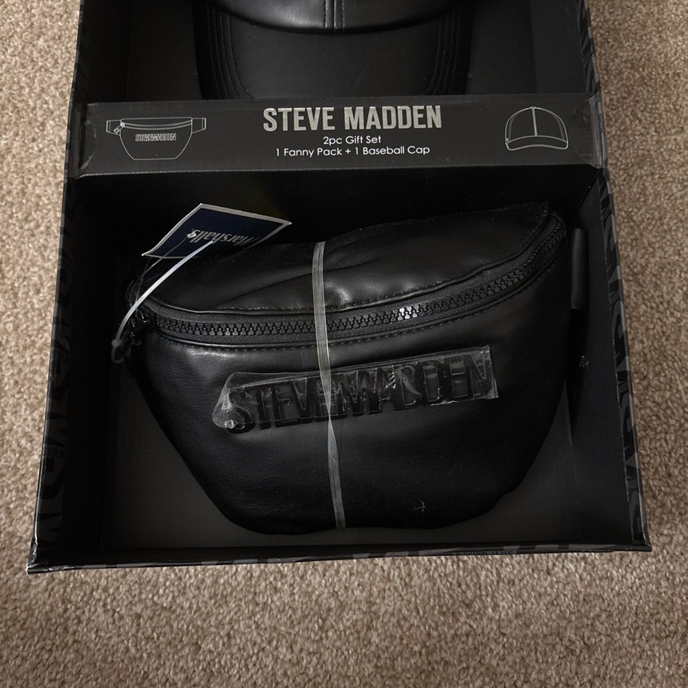 NWT Steve Madden 2-Piece Gift Set - Fanny Pack & Baseball Cap (Black) - Picture 2 of 11